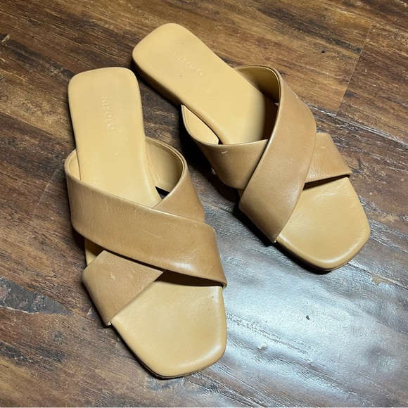 Nisolo Leather Sandals Quiet Luxury Capsule Wardrobe - Picture 1 of 5